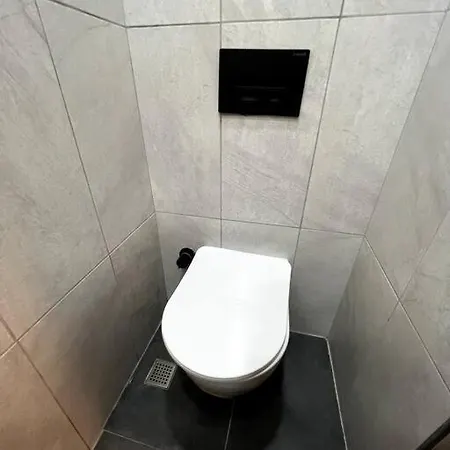 Cozy 2br Renovated 1 Min To Metro *