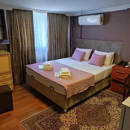 Grey House - Historical Peninsula 3*