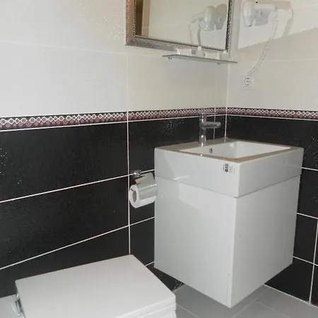 La White Hotell 2*