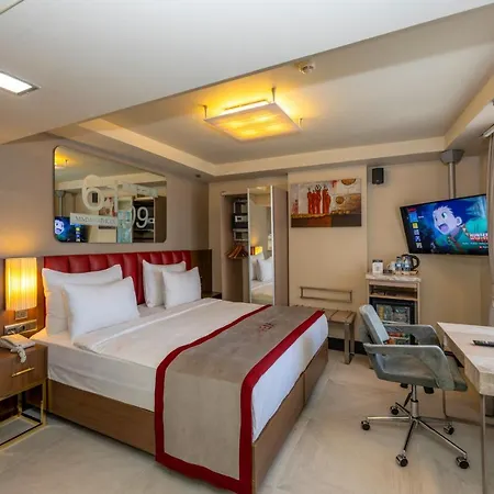 מלון Ramada By Wyndham Pera Taksim 5*