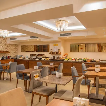 Le Mirage Hotel