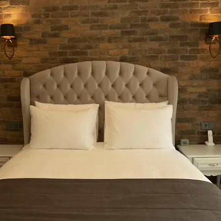 Louis Hotel