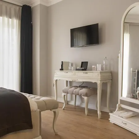 Louis Hotel
