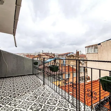 Flat With Terrace In Balat, Fatih Istanbul