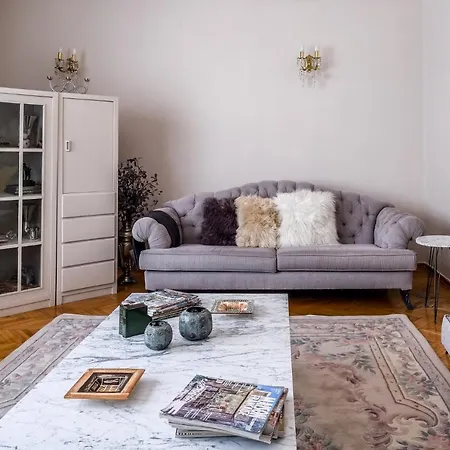 Centrally Located Flat In Besiktas アパート