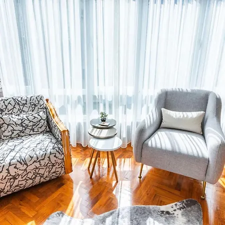 アパート Stylish In Moda Near Popular Attractions With Balcony