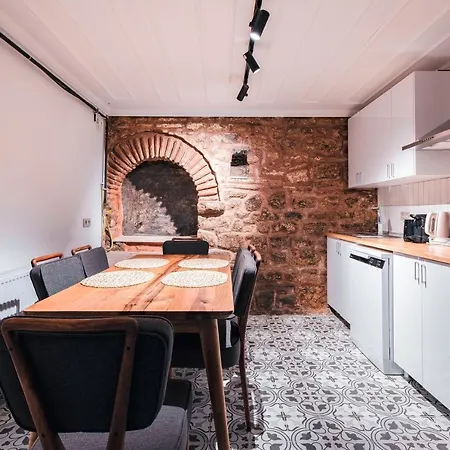 Homie - Quadruplex Townhouse In Historical Peninsula Apartment