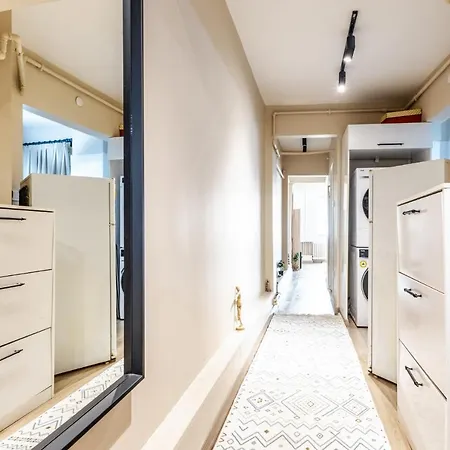 Spacious And Stylish Flat Near Taksim In Sisli