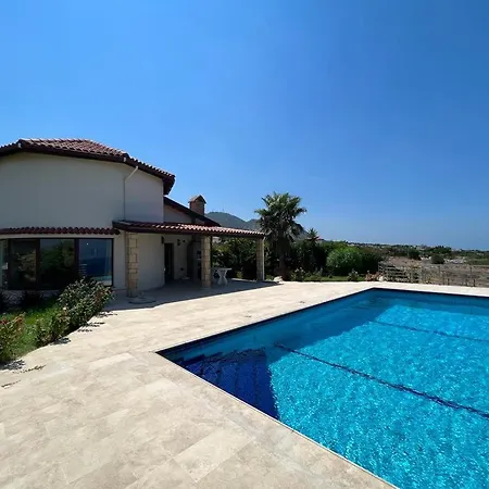 Kayalarda Denize Sifir Luks Ozel Havuzlu Villa