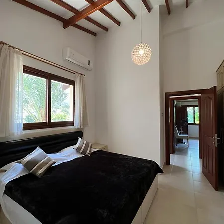 Villa Kayalarda Denize Sifir Luks Ozel Havuzlu