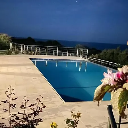 Villa Kayalarda Denize Sifir Luks Ozel Havuzlu