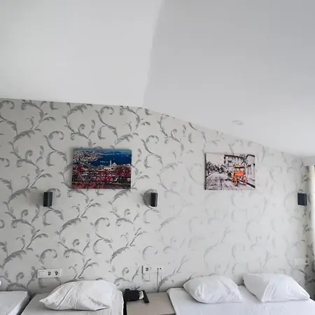 Hotel The Lola