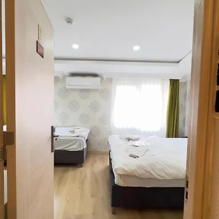 The Lola Hotel 3*