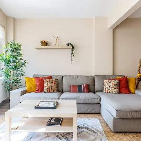 Spacious And Stylish Flat Near Taksim In Sisli *