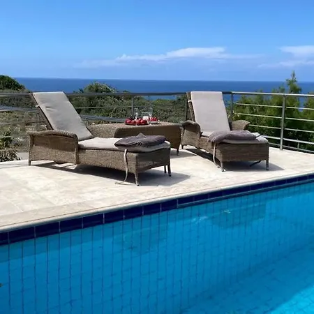 Villa Kayalarda Denize Sifir Luks Ozel Havuzlu *