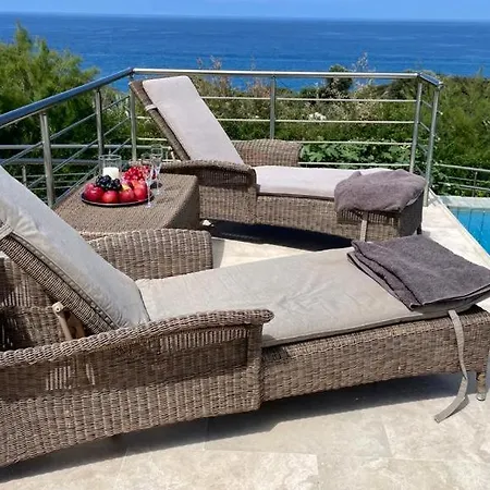 Villa Kayalarda Denize Sifir Luks Ozel Havuzlu *