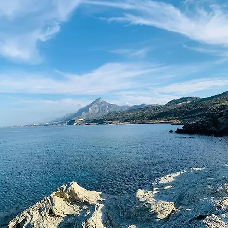 Villa Kayalarda Denize Sifir Luks Ozel Havuzlu Guzelyali (Northern Cyprus)