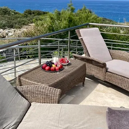 Kayalarda Denize Sifir Luks Ozel Havuzlu Guzelyali (Northern Cyprus)
