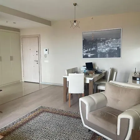 Acik Havuz Ve Deniz Manzarasi Sunan Site Ev * Istanbul