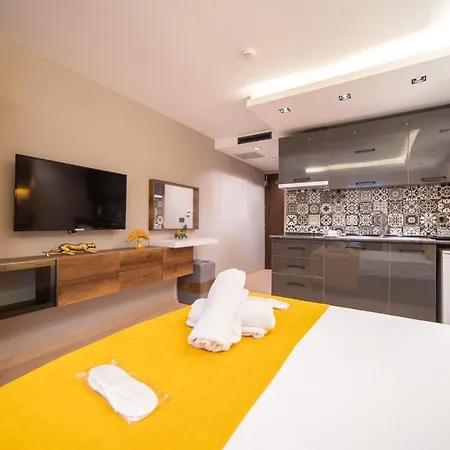 Garden Apartment *