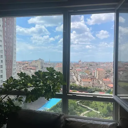 Acik Havuz Ve Deniz Manzarasi Sunan Site Ev Istanbul