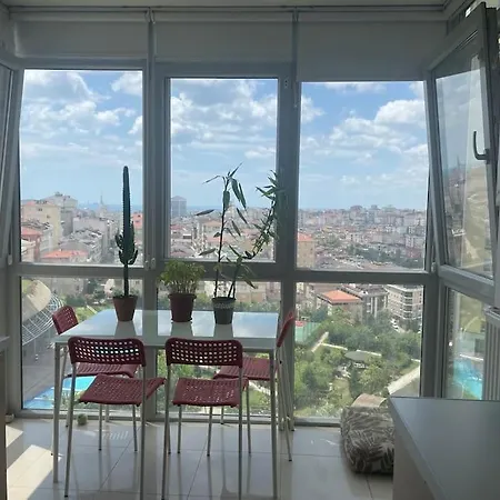 Acik Havuz Ve Deniz Manzarasi Sunan Site Ev Istanbul