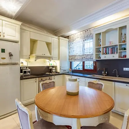 Flat Near Bosphorus Coast With View In Uskudar Appartamento *