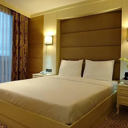 Le Mirage Hotel