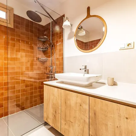 Flat W Balcony 1 Min To Bagdat Avenue In Kadikoy Апартаменты *