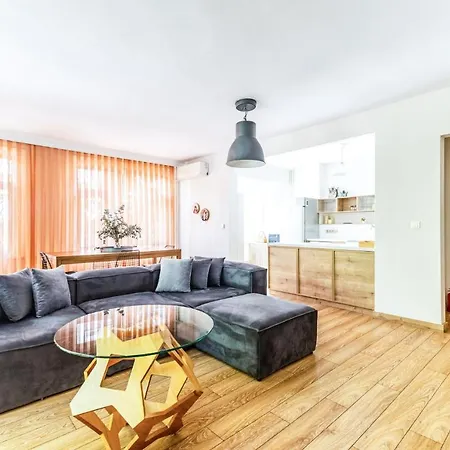 Flat W Balcony 1 Min To Bagdat Avenue In Kadikoy Стамбул