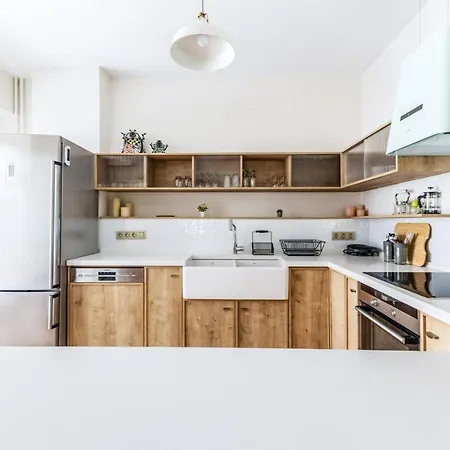 Flat W Balcony 1 Min To Bagdat Avenue In Kadikoy Стамбул