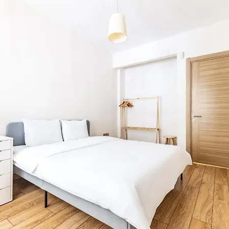 Flat W Balcony 1 Min To Bagdat Avenue In Kadikoy *