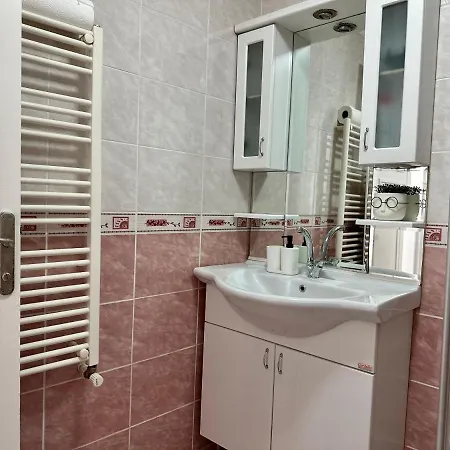 Merkezi Konumda Klimali Aile Dostu Daire *