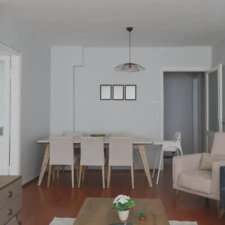 Merkezi Konumda Klimali Aile Dostu Daire Apartment *