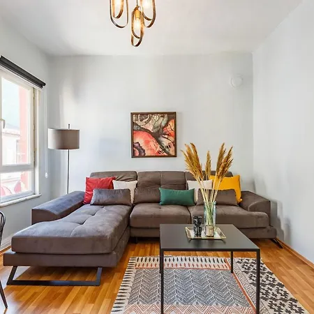 Flat Within Walking Distance To Flower Passage Apartamento