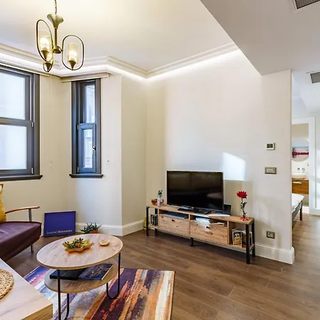 Modern House With Central Location In Beyoglu شقة