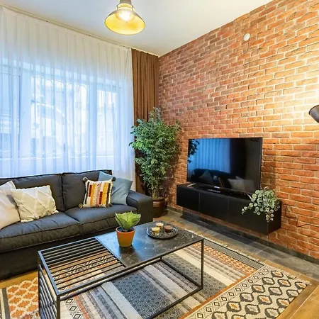 Charming Flat Near Trendy Attractions In Cihangir Apartment