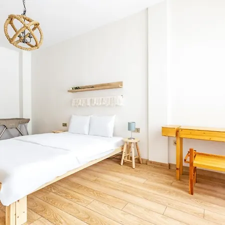 Flat W Balcony 1 Min To Bagdat Avenue In Kadikoy Апартаменты