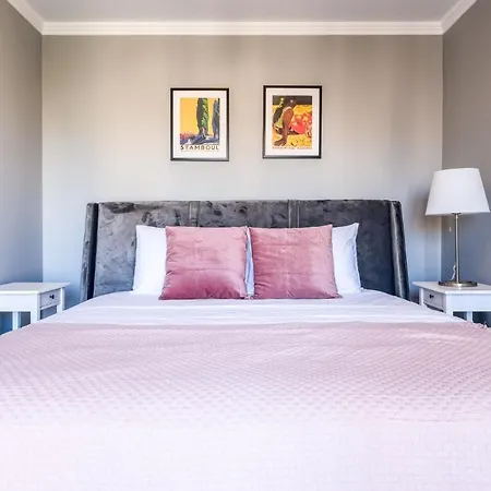 Chic 10 Min To Mall Of Apartment