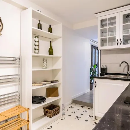 Convenient Flat W Garden 10 Min To Galataport شقة اسطنبول