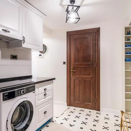 Convenient Flat W Garden 10 Min To Galataport اسطنبول