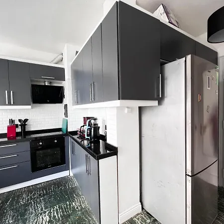 Renovated 5br With Sea View *