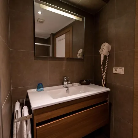 Elanaz Hotel