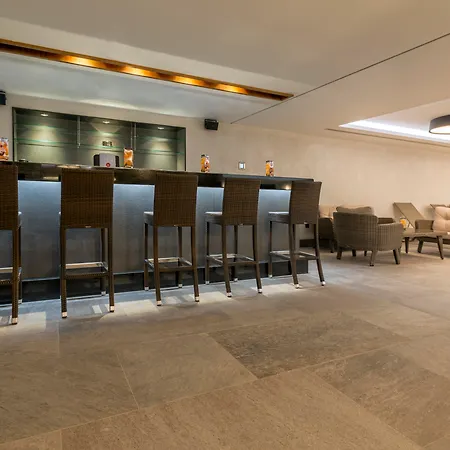 מלון Golden Tulip Bayrampasa