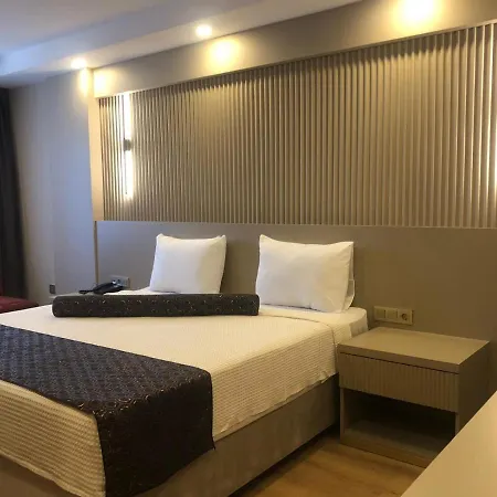 Grand Iska Palace Hotel *