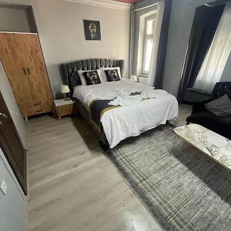 فندق مبيت وإفطار Taksim Red *