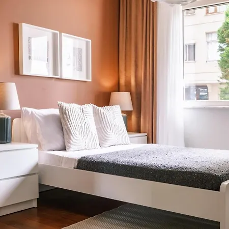 Spacious Flat 3 Min To Coast And Bagdat Avenue * Istanbul