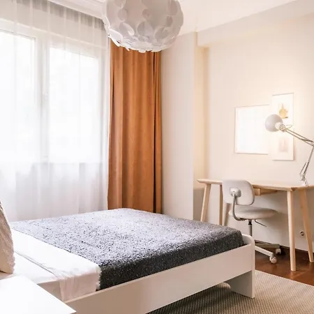 Spacious Flat 3 Min To Coast And Bagdat Avenue
