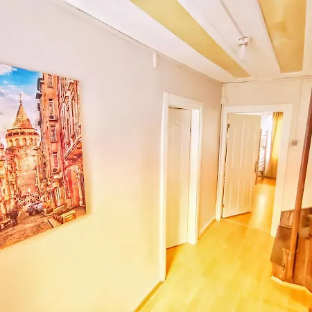 Hostel Taksim History Wooden *