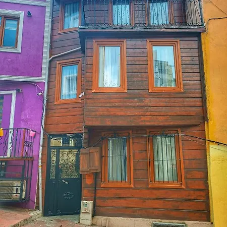 Taksim History Wooden Hostel Istanbul